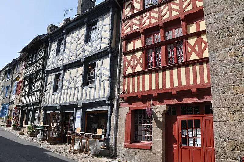 Foto di Casa - Philippe Alès - © Creative Commons (https://creativecommons.org/licenses/by-sa/4.0/deed.fr)