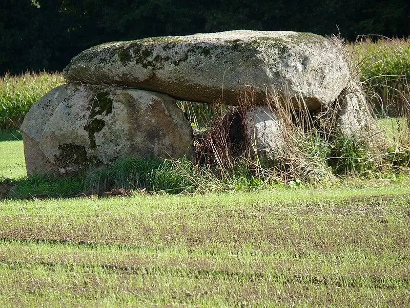 Picture of Dolmen of Pasquiou - Crepi22 - © Creative Commons (https://creativecommons.org/licenses/by-sa/4.0/deed.fr)