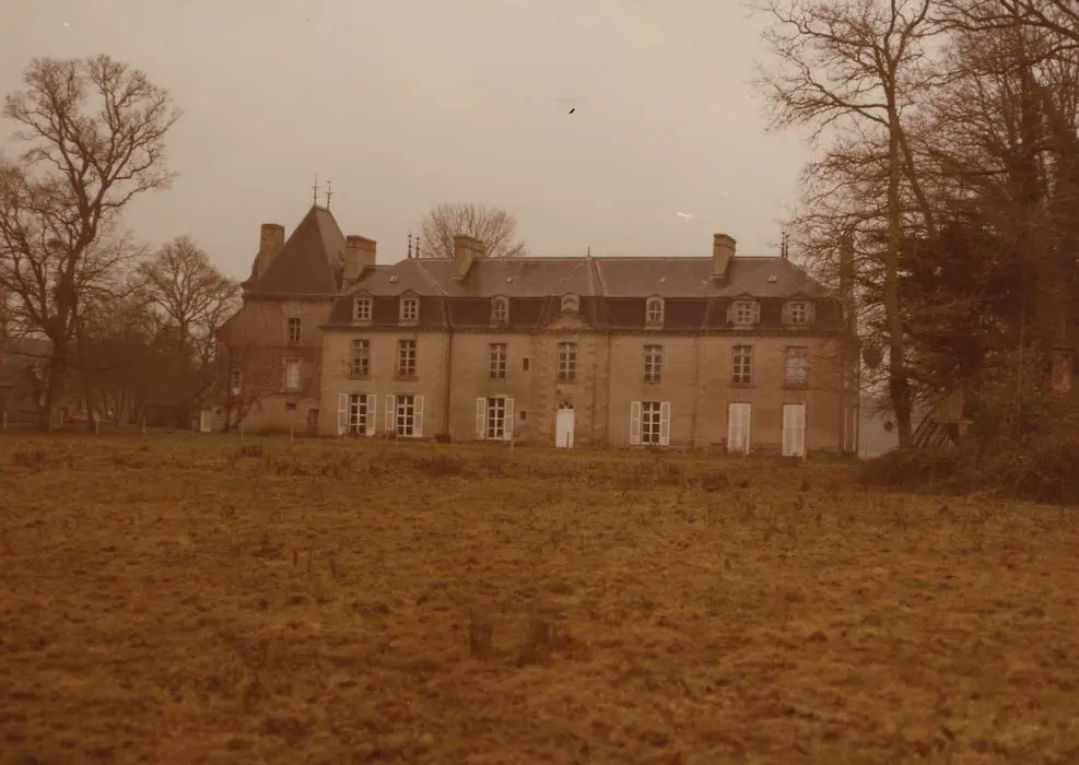 Picture of Bogar castle - POP Plateforme Ouverte du Patrimoine / Base Mérimée - © Ministère de la Culture (France), Médiathèque du patrimoine et de la photographie, tous droits réservés