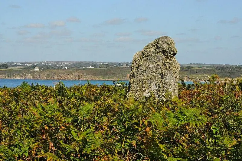 Foto de Kermorvan Cromlech - Louboutinj - © Creative Commons (https://creativecommons.org/licenses/by-sa/4.0/deed.fr)