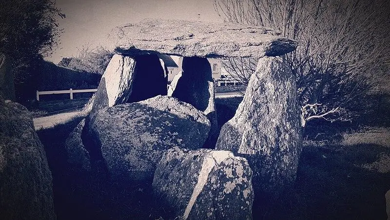Foto de Dolmen embarazada de Cosquer - Clo-Pontduch - © Creative Commons (https://creativecommons.org/licenses/by-sa/4.0/deed.fr)