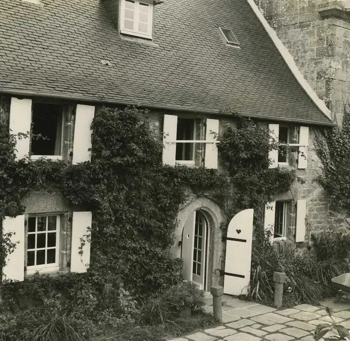 Foto de Casa ubicada en rumorvan - POP Plateforme Ouverte du Patrimoine / Base Mérimée - © Ministère de la Culture (France), Médiathèque du patrimoine et de la photographie, tous droits réservés
