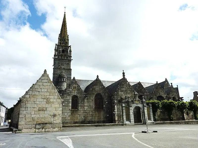 Foto de Iglesia de Saint-Pierre y Capilla Funeraria - Henri MOREAU - © Creative Commons (https://creativecommons.org/licenses/by-sa/4.0/deed.fr)