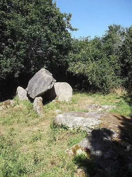 Foto von Megalithische Denkmäler in der Nähe von Tronval - Lemra ou pas - © Creative Commons (https://creativecommons.org/licenses/by-sa/4.0/deed.fr)
