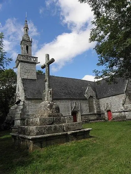 Foto von Saint-Pierre-Kapelle mit ihrer Tortur und Gips - GO69 - © Creative Commons (https://creativecommons.org/licenses/by-sa/4.0/deed.fr)