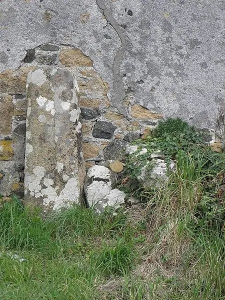 Picture of Kermenhir or Keramir Lec'h - GO69 - © Creative Commons (https://creativecommons.org/licenses/by-sa/4.0/deed.fr)