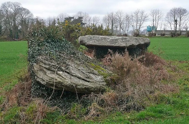 Foto de Dos dolmens - Yann Gwilhoù - © Creative Commons (https://creativecommons.org/licenses/by-sa/4.0/deed.fr)