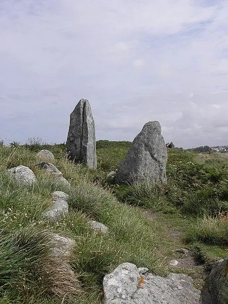 Foto de Cromlech Pors-An-Toullou y AR-VERRET - GO69 - © Creative Commons (https://creativecommons.org/licenses/by-sa/4.0/deed.fr)