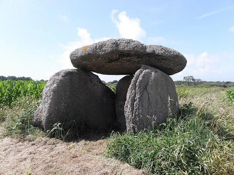 Foto von Dolmen sagt Mezou Poulyot - GO69 - © Creative Commons (https://creativecommons.org/licenses/by-sa/4.0/deed.fr)