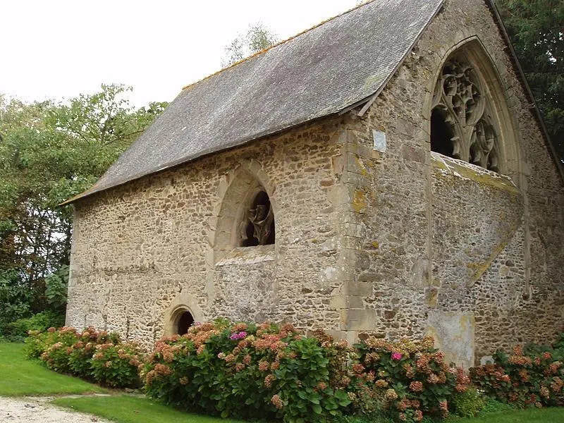 Foto de Capilla de Pinel y pozos vecinos - Jacques Le Letty - © Creative Commons (https://creativecommons.org/licenses/by-sa/4.0/deed.fr)