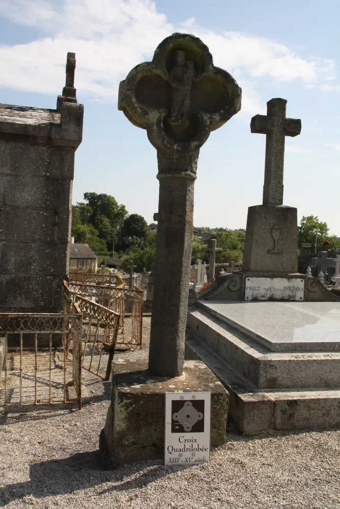Foto de Cross de cementerio - Sous licence Creative Commons (https://creativecommons.org/licenses/by-sa/4.0/deed.fr) - Par Otourly - © Creative Commons (https://creativecommons.org/licenses/by-sa/4.0/deed.fr)