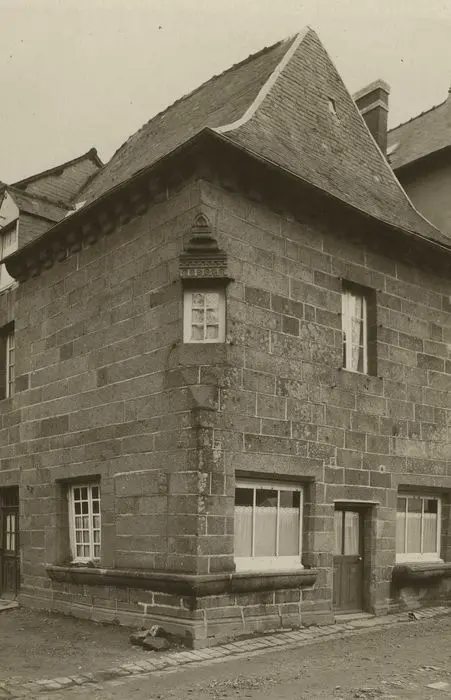 Foto di Casa datata 1604 - POP Plateforme Ouverte du Patrimoine / Base Mérimée - © Ministère de la Culture (France), Médiathèque du patrimoine et de la photographie, tous droits réservés