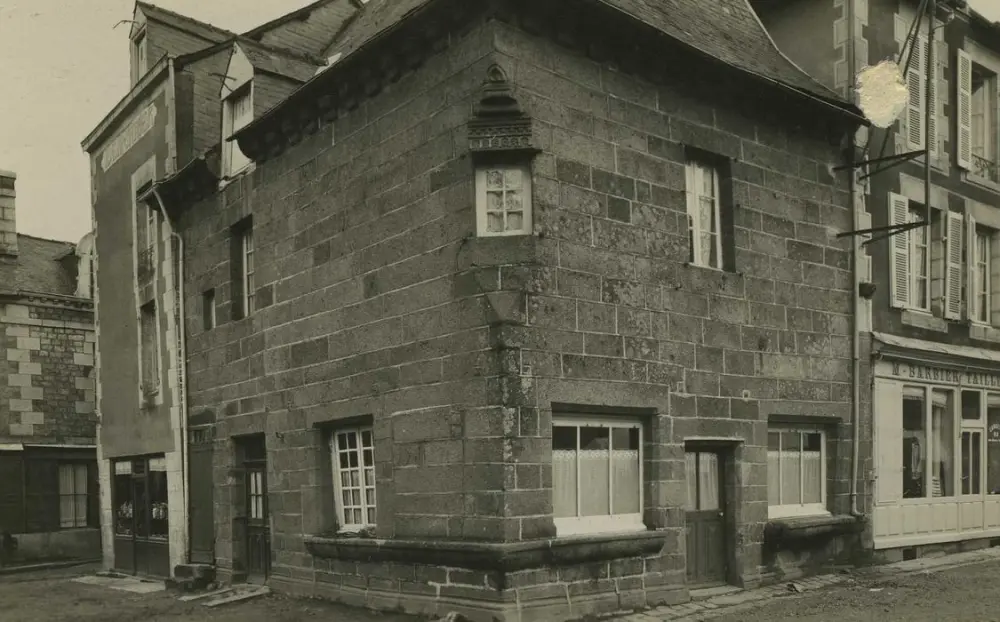 Foto di Casa datata 1604 - POP Plateforme Ouverte du Patrimoine / Base Mérimée - © Ministère de la Culture (France), Médiathèque du patrimoine et de la photographie, tous droits réservés