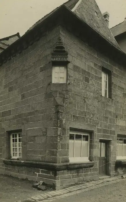 Foto di Casa datata 1604 - POP Plateforme Ouverte du Patrimoine / Base Mérimée - © Ministère de la Culture (France), Médiathèque du patrimoine et de la photographie, tous droits réservés