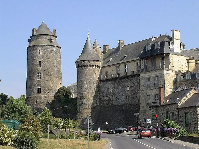 Foto von Schloss, derzeit Rathaus - Thomas Béline (izidor) - © Creative Commons (https://creativecommons.org/licenses/by-sa/4.0/deed.fr)