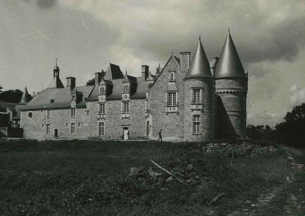 Foto di Castello di pulitum - POP Plateforme Ouverte du Patrimoine / Base Mérimée - © Ministère de la Culture (France), Médiathèque du patrimoine et de la photographie, tous droits réservés
