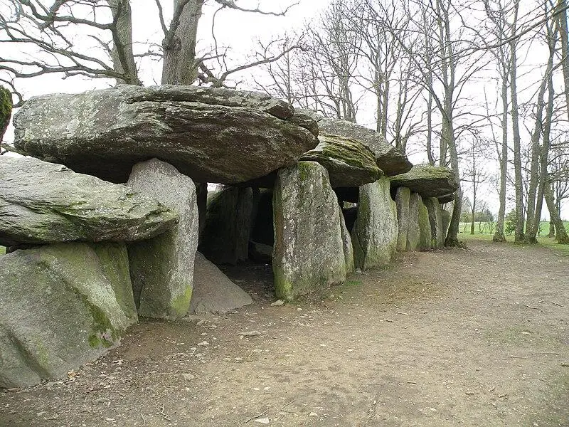 Foto de Dolmen dice La Roche-Aux-Fées - VIGNERON - © Creative Commons (https://creativecommons.org/licenses/by-sa/4.0/deed.fr)