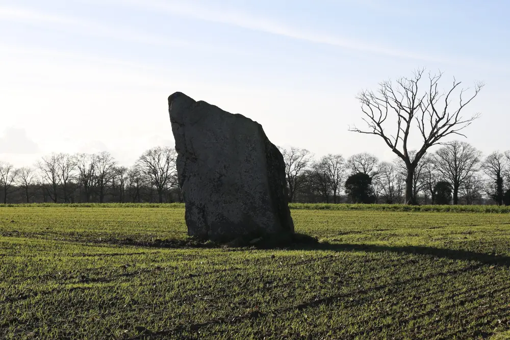 Foto von Menhir - Sous licence Creative Commons (https://creativecommons.org/licenses/by-sa/4.0/deed.fr) - Par Pymouss - © Creative Commons (https://creativecommons.org/licenses/by-sa/4.0/deed.fr)