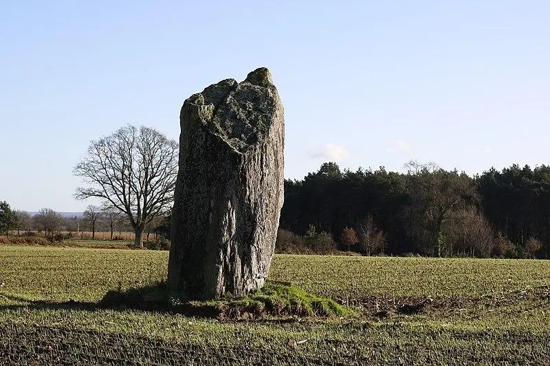 Foto von Menhir sagt Märchenstein - Pymouss - © Creative Commons (https://creativecommons.org/licenses/by-sa/4.0/deed.fr)