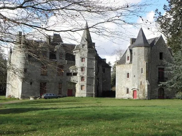 Foto von Schloss - GO69 - © Creative Commons (https://creativecommons.org/licenses/by-sa/4.0/deed.fr)