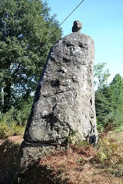 Foto de Menhir de Landes-Ros, o piedra larga - Liberliger - © Creative Commons (https://creativecommons.org/licenses/by-sa/4.0/deed.fr)