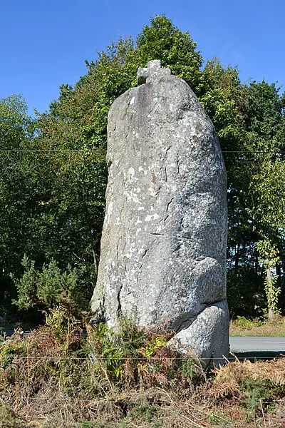 Foto de Menhir de Landes-Ros, o piedra larga - Liberliger - © Creative Commons (https://creativecommons.org/licenses/by-sa/4.0/deed.fr)