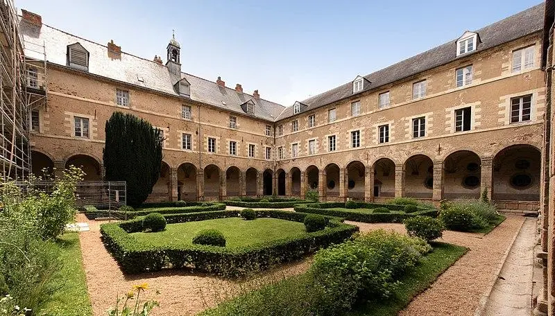 Picture of Former Saint-Sauveur Abbey - Sémhur - © Creative Commons (https://creativecommons.org/licenses/by-sa/4.0/deed.fr)
