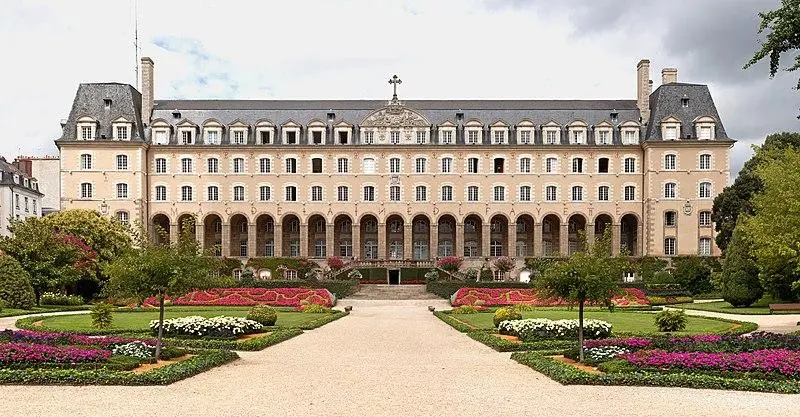 Foto di Ex Abbazia di Saint-Georges di Benedettini o Palais Saint-Georges - Julie Anne Workman - © Creative Commons (https://creativecommons.org/licenses/by-sa/4.0/deed.fr)