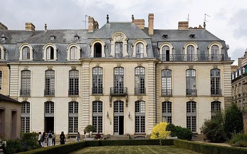Foto von Hôtel de Blossac, derzeit regionale Direktion für kulturelle Angelegenheiten - Julie Anne Workman - © Creative Commons (https://creativecommons.org/licenses/by-sa/4.0/deed.fr)