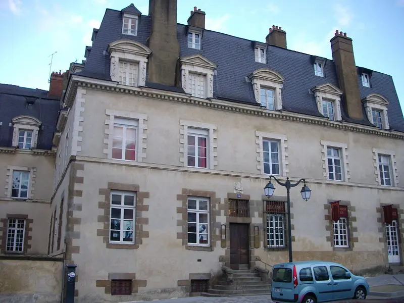 Foto von Ehemaliges Molant Hotel - Auregann - © Creative Commons (https://creativecommons.org/licenses/by-sa/4.0/deed.fr)