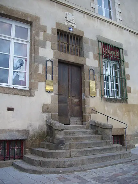 Foto von Ehemaliges Molant Hotel - Auregann - © Creative Commons (https://creativecommons.org/licenses/by-sa/4.0/deed.fr)