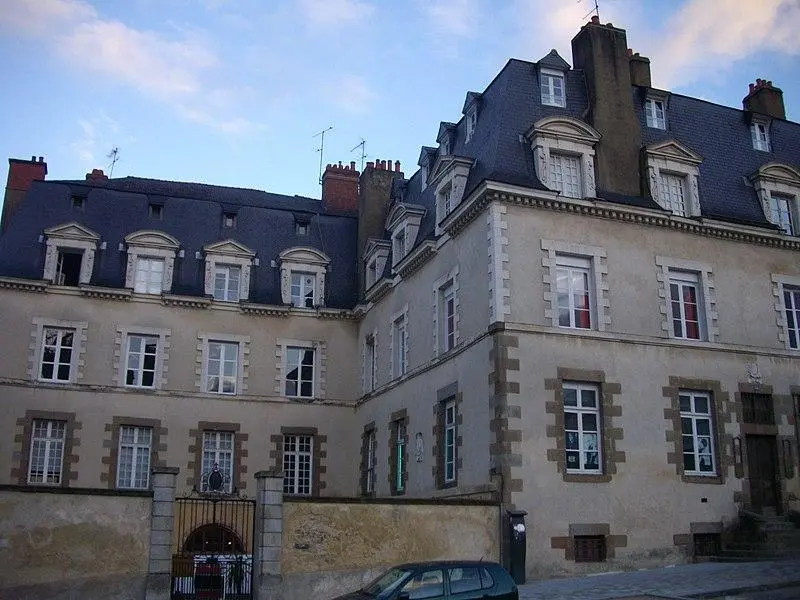 Foto di Ex hotel molant - Auregann - © Creative Commons (https://creativecommons.org/licenses/by-sa/4.0/deed.fr)