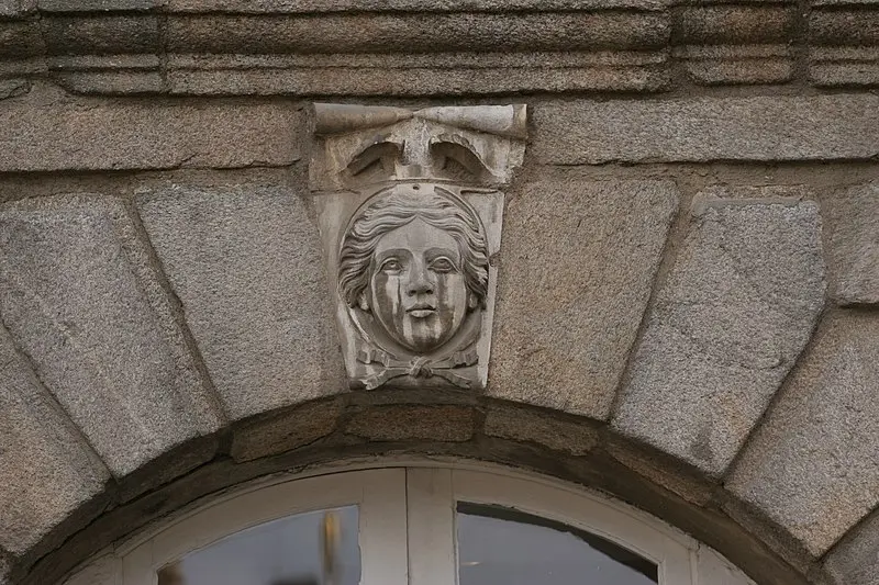 Foto de Edificio - Pymouss - © Creative Commons (https://creativecommons.org/licenses/by-sa/4.0/deed.fr)