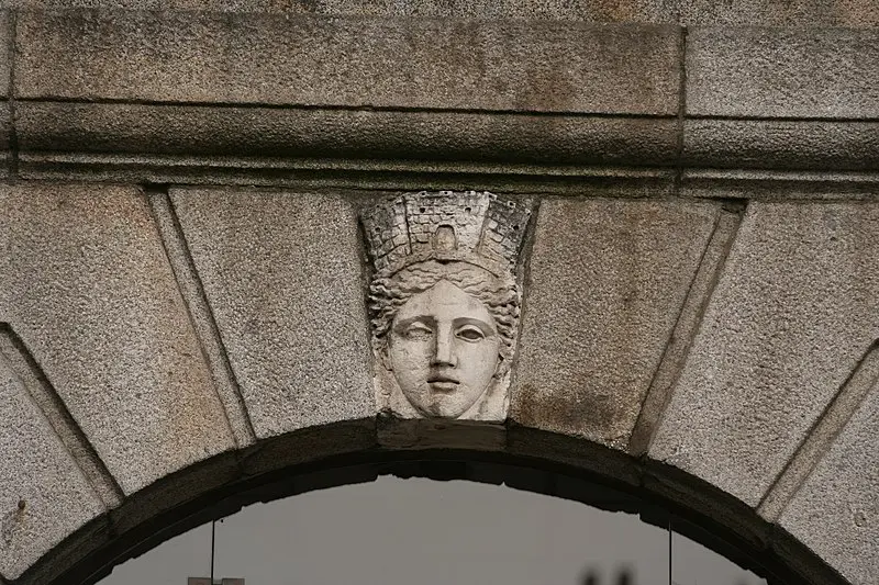 Foto de Edificio - Pymouss - © Creative Commons (https://creativecommons.org/licenses/by-sa/4.0/deed.fr)