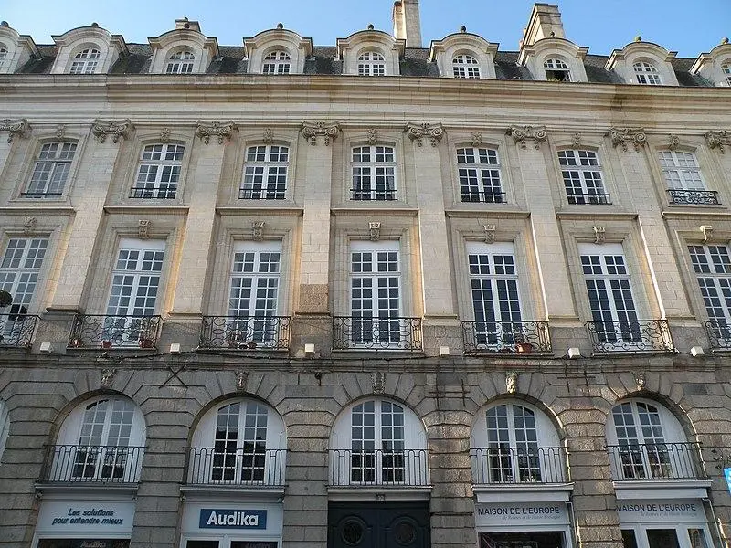 Foto von Gebäude - Pymouss - © Creative Commons (https://creativecommons.org/licenses/by-sa/4.0/deed.fr)