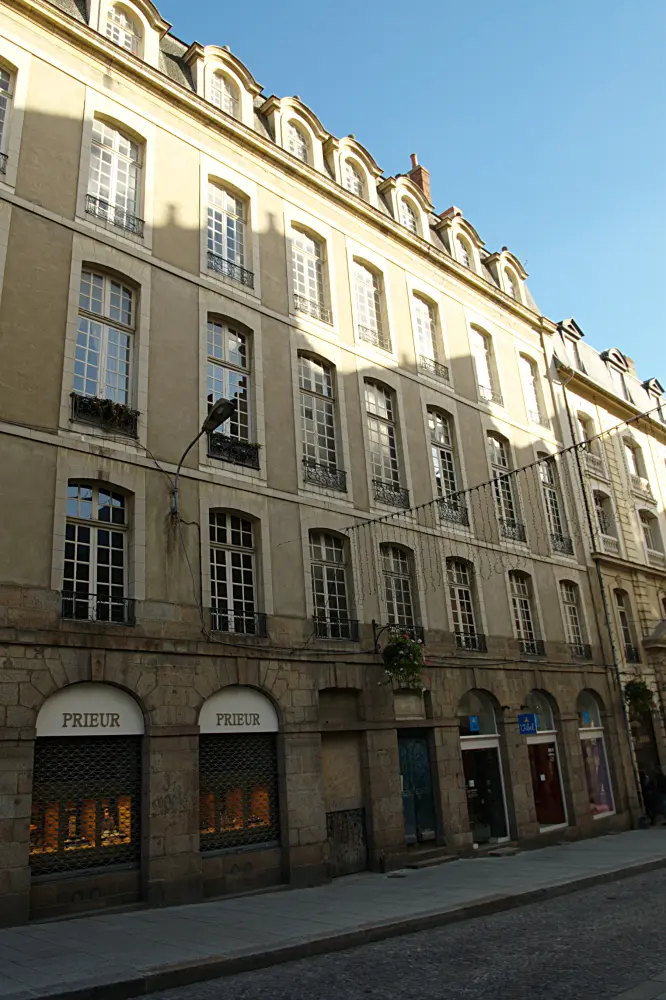 Foto di Edificio - Sous licence Creative Commons (https://creativecommons.org/licenses/by-sa/4.0/deed.fr) - Par Pymouss - © Creative Commons (https://creativecommons.org/licenses/by-sa/4.0/deed.fr)