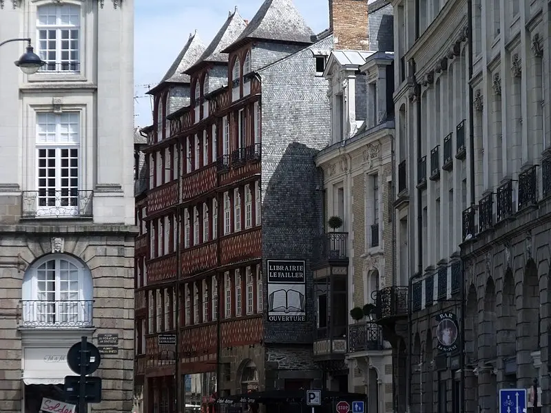 Foto di Edificio - B25es - © Creative Commons (https://creativecommons.org/licenses/by-sa/4.0/deed.fr)