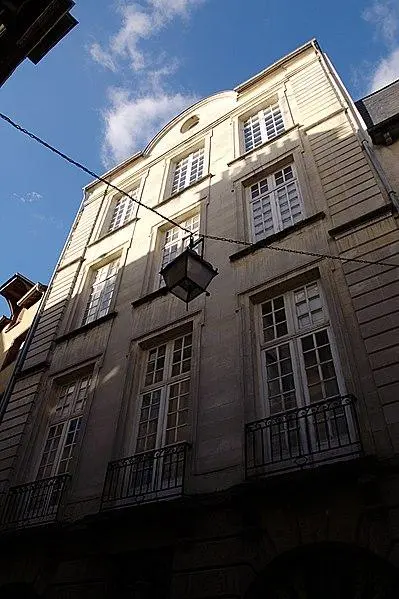 Foto di Edificio, chiamato un piccolo hotel in Chalain - Pymouss - © Creative Commons (https://creativecommons.org/licenses/by-sa/4.0/deed.fr)