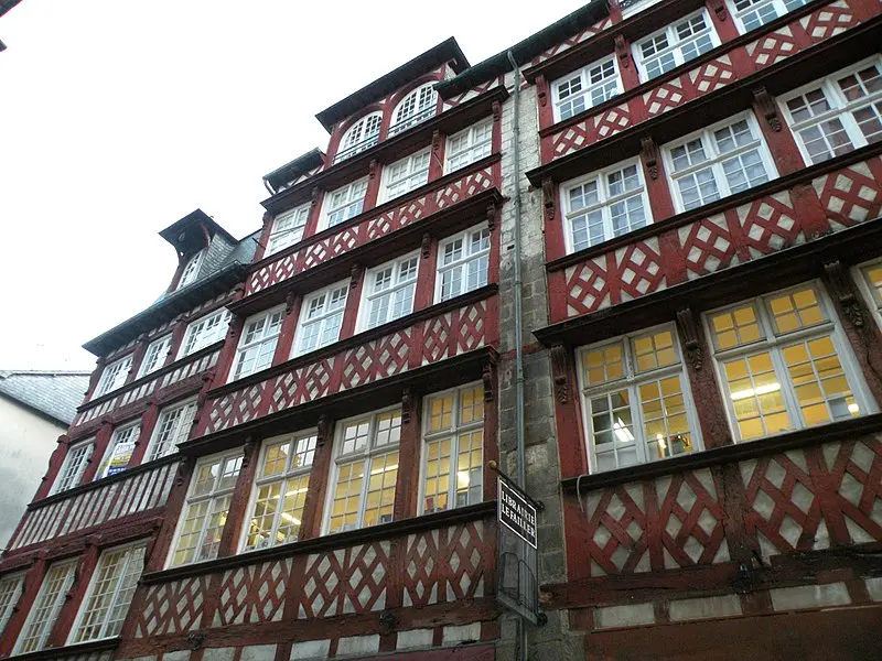 Foto de Edificio - Pymouss - © Creative Commons (https://creativecommons.org/licenses/by-sa/4.0/deed.fr)