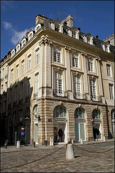 Foto di Edificio - P. Danilo Royet - © Creative Commons (https://creativecommons.org/licenses/by-sa/4.0/deed.fr)
