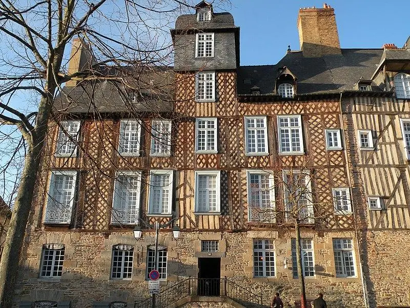 Foto von Haus, auch als Schlägerhotel im Blatt bekannt - Pymouss - © Creative Commons (https://creativecommons.org/licenses/by-sa/4.0/deed.fr)