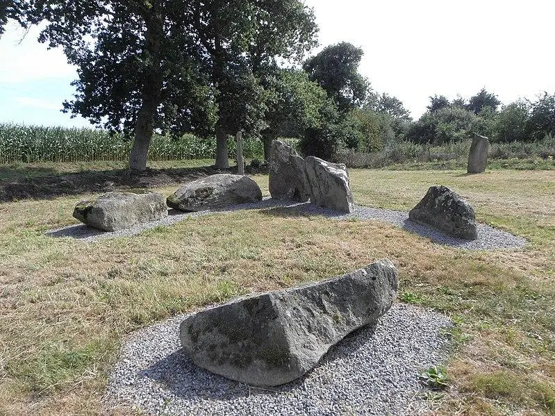 Picture of Megalithic hemicycle says the tombs - GO69 - © Creative Commons (https://creativecommons.org/licenses/by-sa/4.0/deed.fr)
