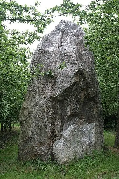Foto de Menhir, dice el diente de Gargantua - Pymouss - © Creative Commons (https://creativecommons.org/licenses/by-sa/4.0/deed.fr)