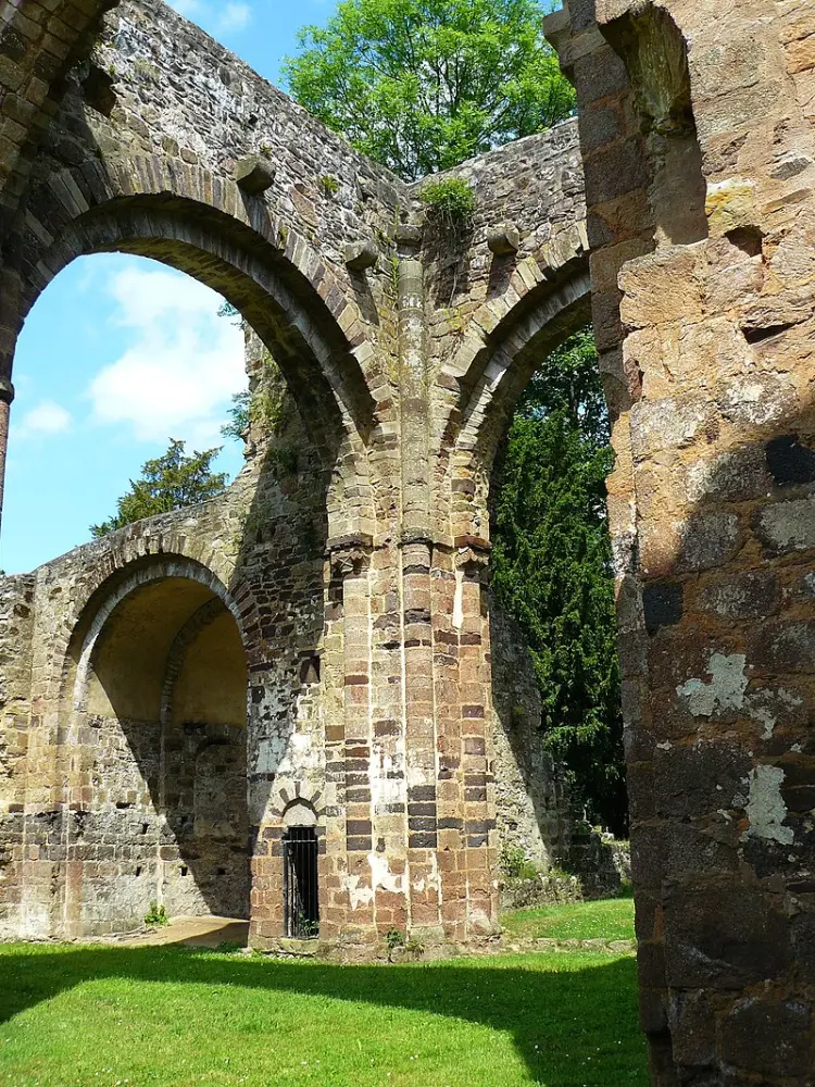 Foto von Ehemaliger Notre-Dame du Nid-au-Merle Abbey - Parjann - © Creative Commons (https://creativecommons.org/licenses/by-sa/4.0/deed.fr)