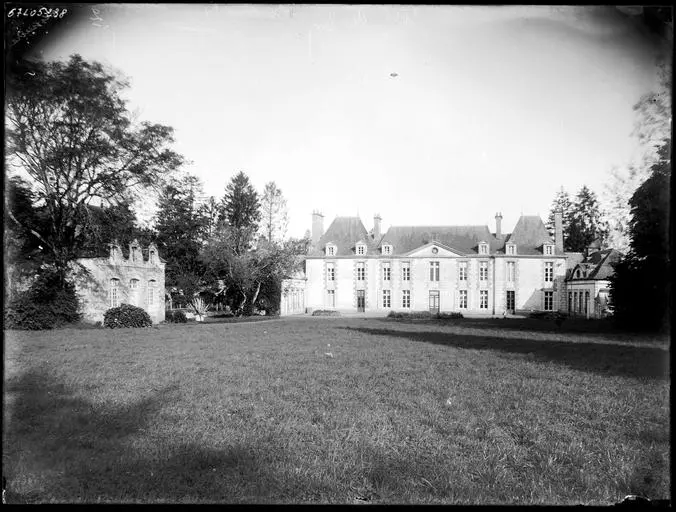 Foto di Castello di Tourdelain - POP Plateforme Ouverte du Patrimoine / Base Mérimée - © Ministère de la Culture (France), Médiathèque du patrimoine et de la photographie, diffusion GrandPalaisRmn Photo