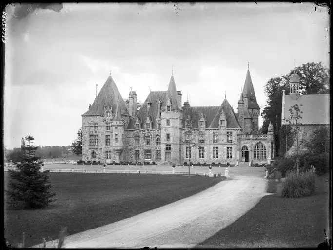 Picture of Bois-Cornillé castle - POP Plateforme Ouverte du Patrimoine / Base Mérimée - © Ministère de la Culture (France), Médiathèque du patrimoine et de la photographie, diffusion GrandPalaisRmn Photo