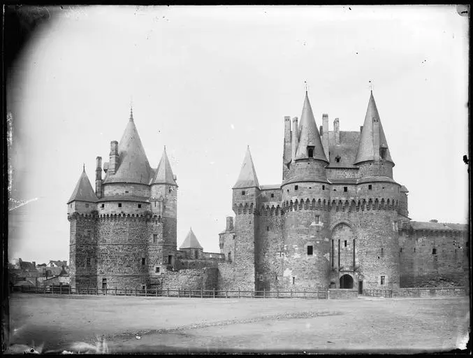 Foto de Castillo - POP Plateforme Ouverte du Patrimoine / Base Mérimée - © Ministère de la Culture (France), Médiathèque du patrimoine et de la photographie, diffusion GrandPalaisRmn Photo