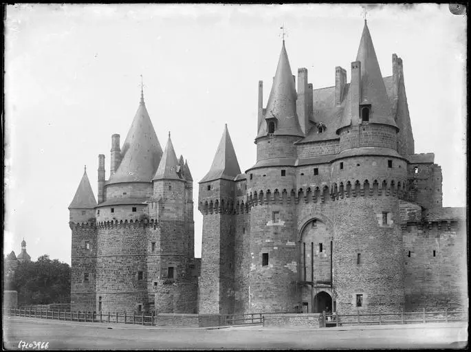Foto de Castillo - POP Plateforme Ouverte du Patrimoine / Base Mérimée - © Ministère de la Culture (France), Médiathèque du patrimoine et de la photographie, diffusion GrandPalaisRmn Photo