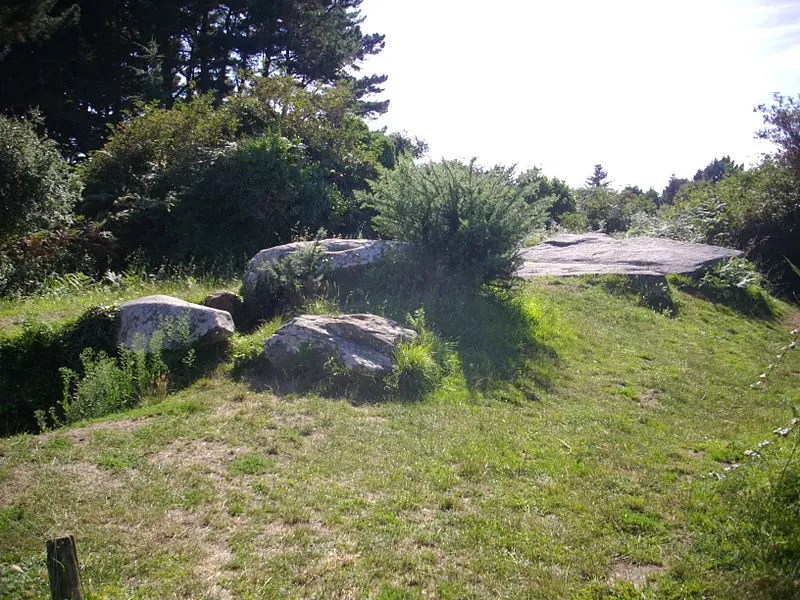 Picture of Dolmen - Fab5669 - © Creative Commons (https://creativecommons.org/licenses/by-sa/4.0/deed.fr)