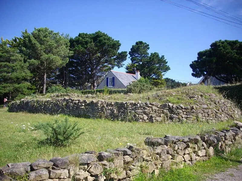 Foto von Dolmen unter Cairn sagt über die Spitze von Bilgroix - Fab5669 - © Creative Commons (https://creativecommons.org/licenses/by-sa/4.0/deed.fr)
